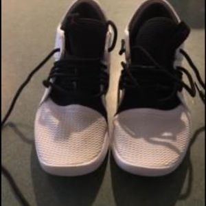 Jordan’s boys size 4 barley used. Like new